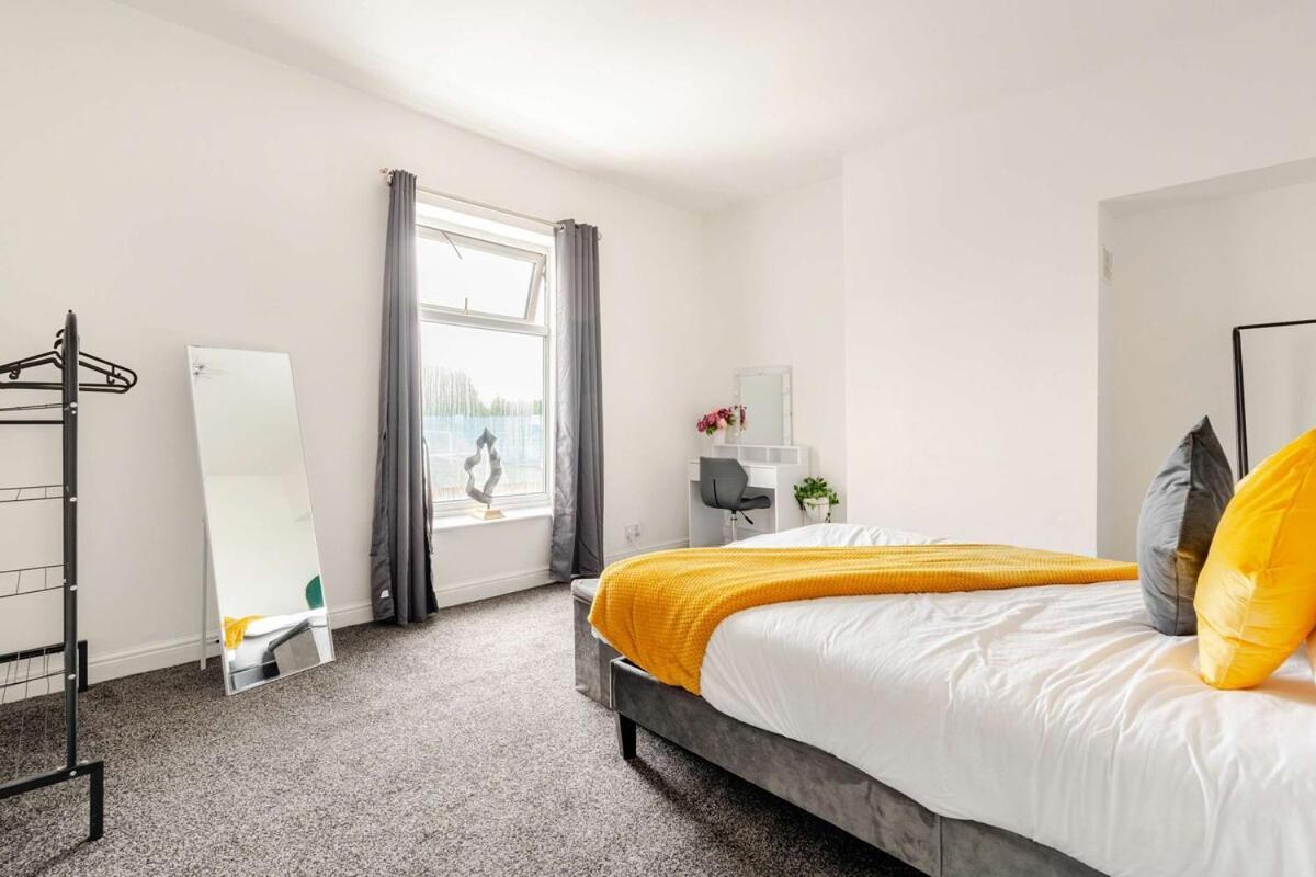 2 Min Walk Etihad Stadium & Coop Arena - 3Br, Free Parking マンチェスター エクステリア 写真