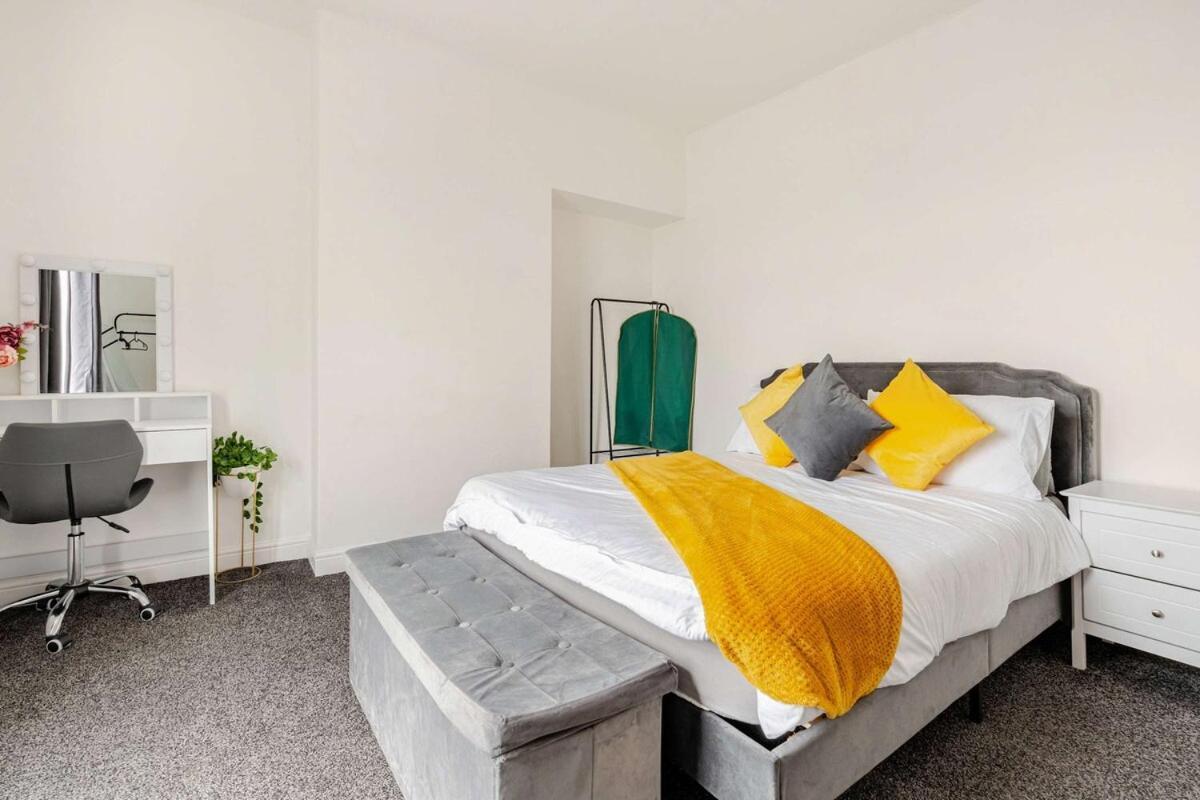 2 Min Walk Etihad Stadium & Coop Arena - 3Br, Free Parking マンチェスター エクステリア 写真